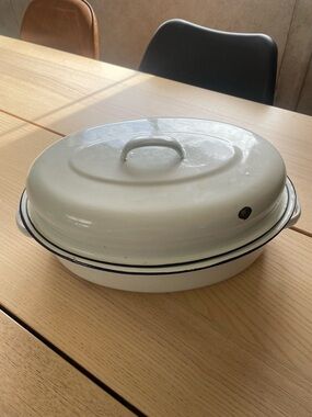 Vintage Enamel roasting pan Oval Covered Casserole Dish in white with Blue Trim